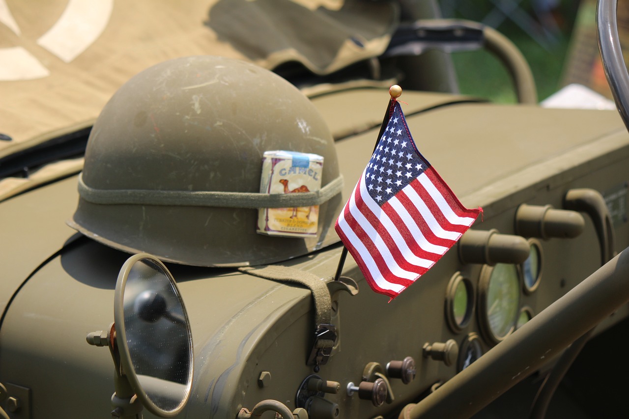 helmet-1475770_1280-1.jpg