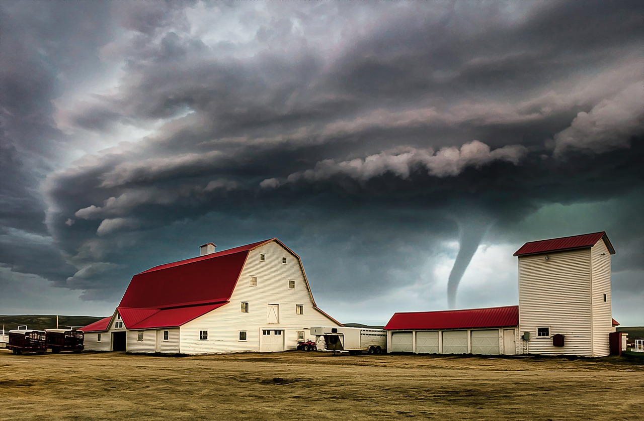 tornado-6838988_1280.jpg