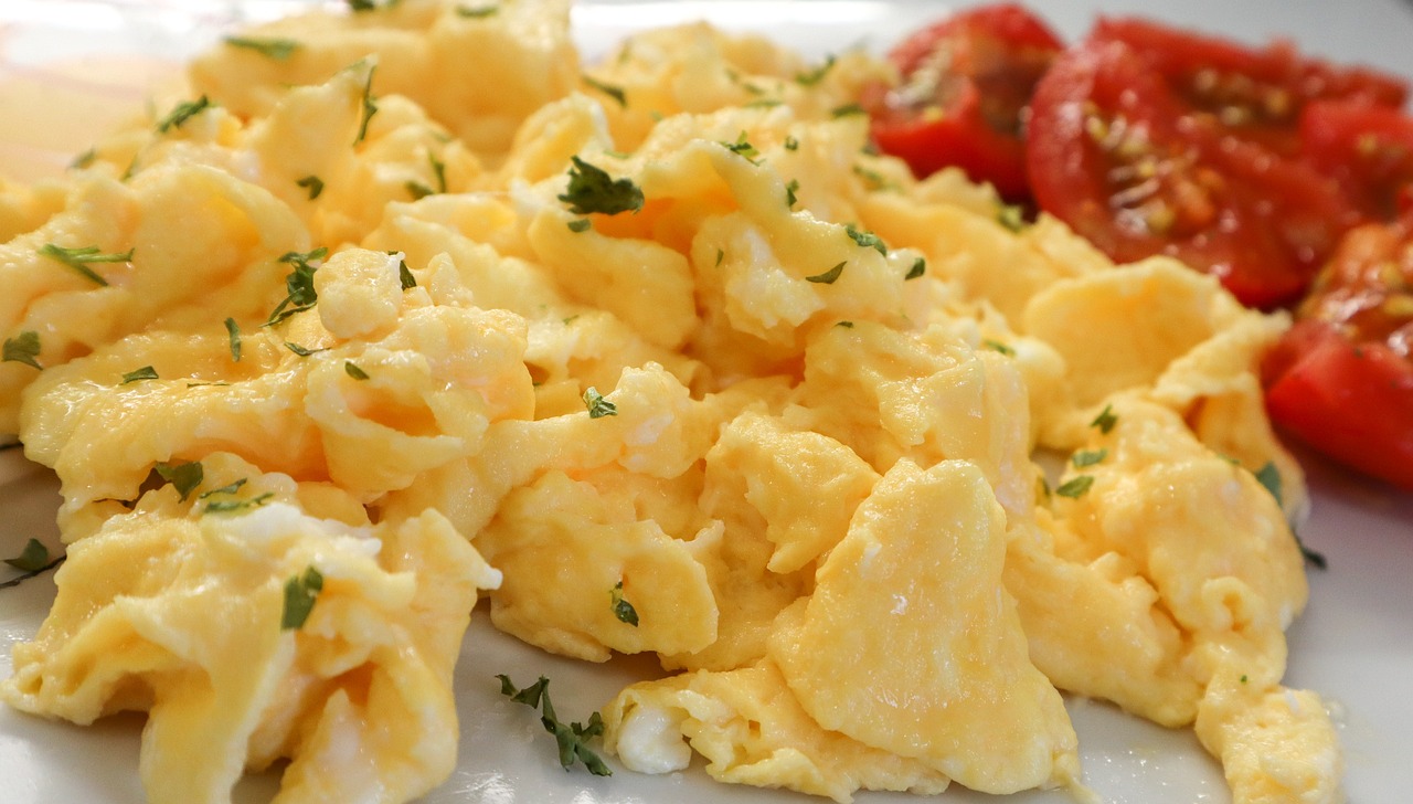 scrambled-eggs-6582990_1280.jpg