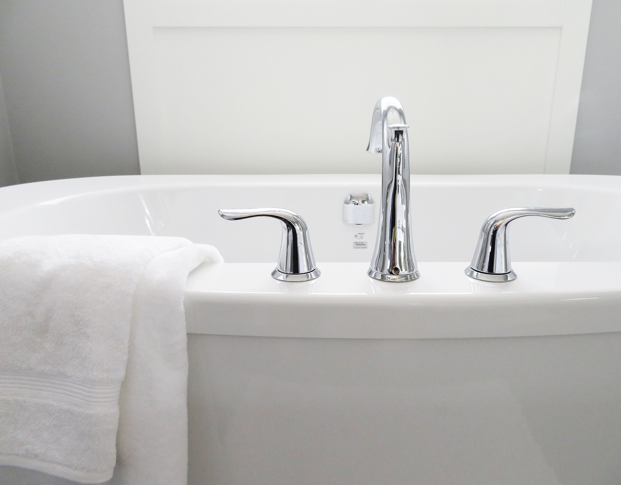 bathtub-2485952_1280.jpg