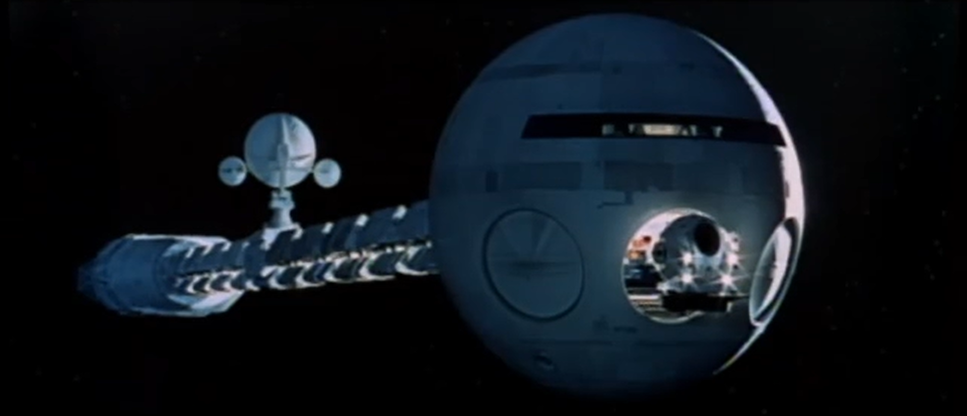 discoveryonefromtrailerof2001aspaceodyssey1968.png