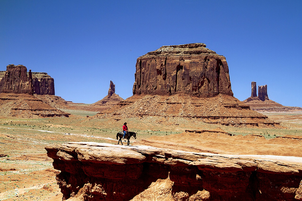 monument-valley-1752692_1280.jpg