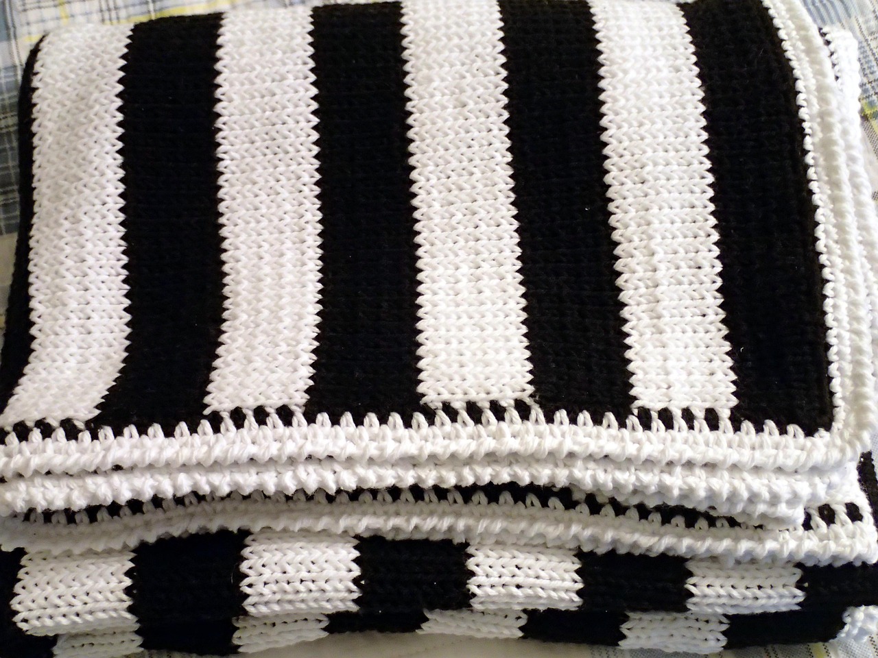 modern-blanket-1729633_1280.jpg