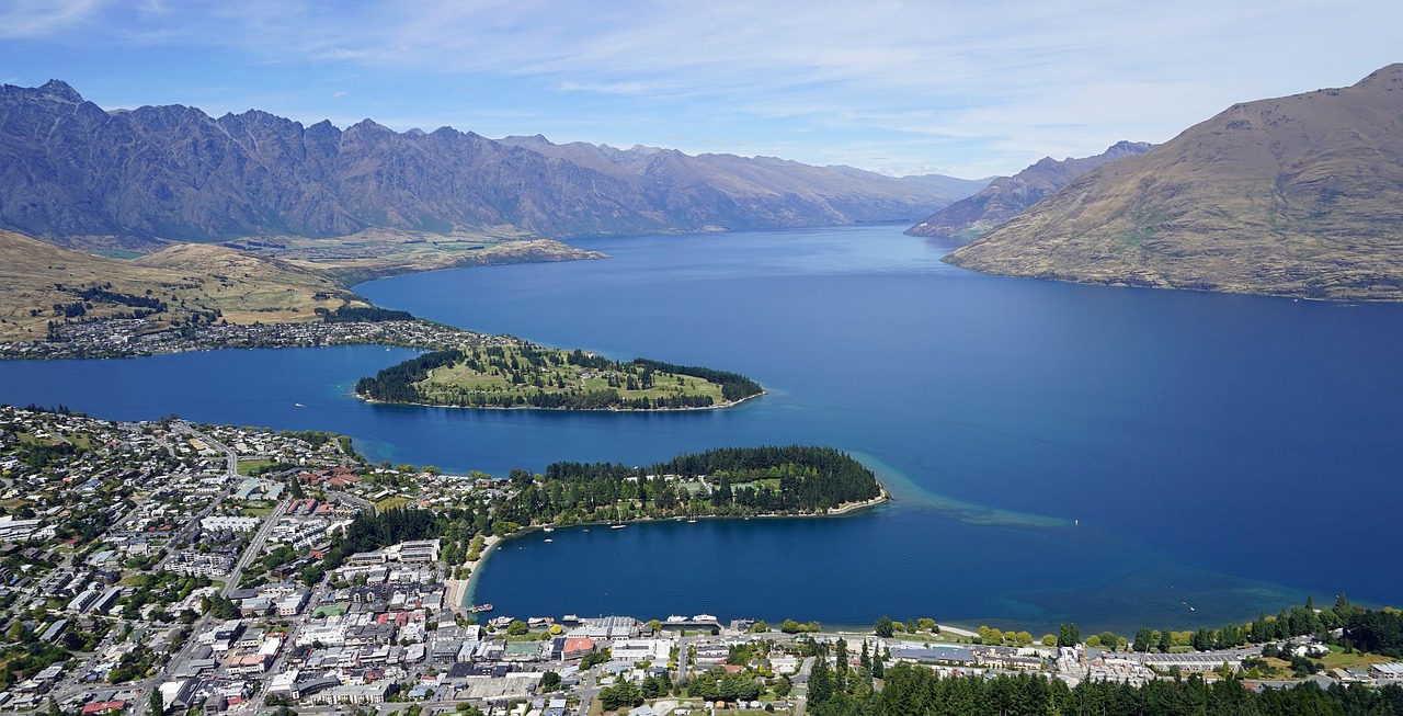 lake-wakatipu-2143146_1280.jpg