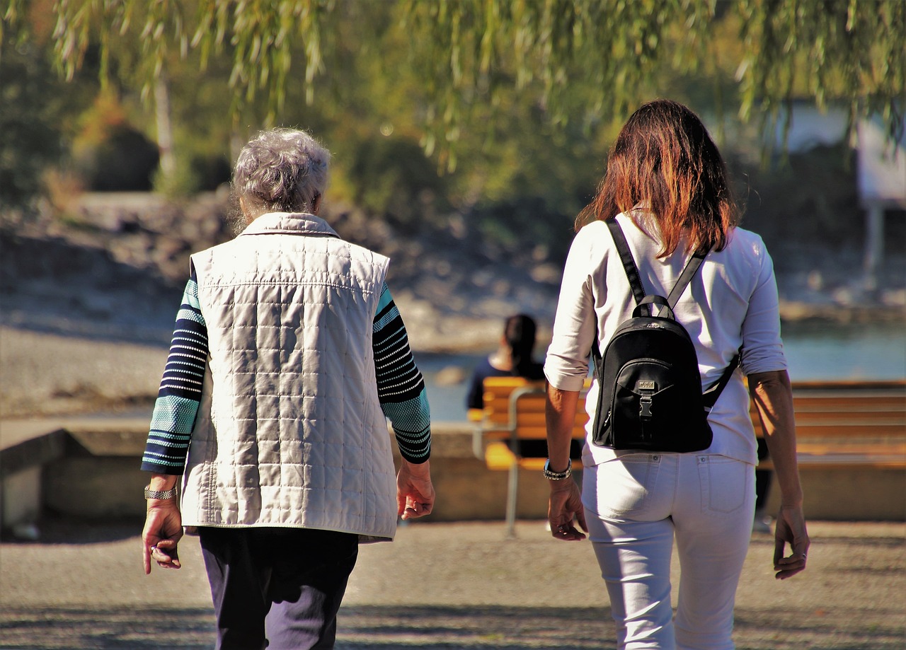 walk-3709717_1280.jpg