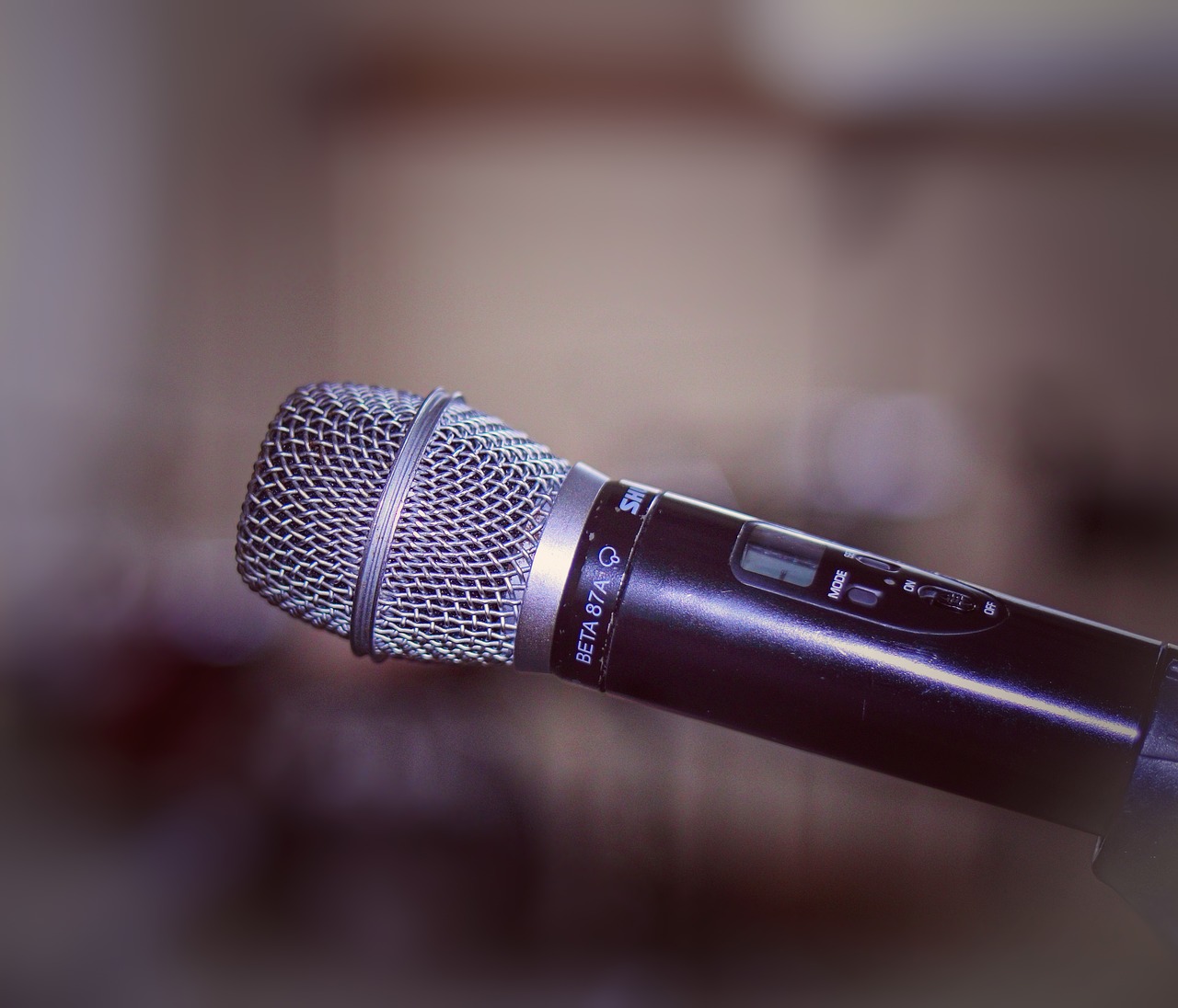 microphone-4423282_1280.jpg