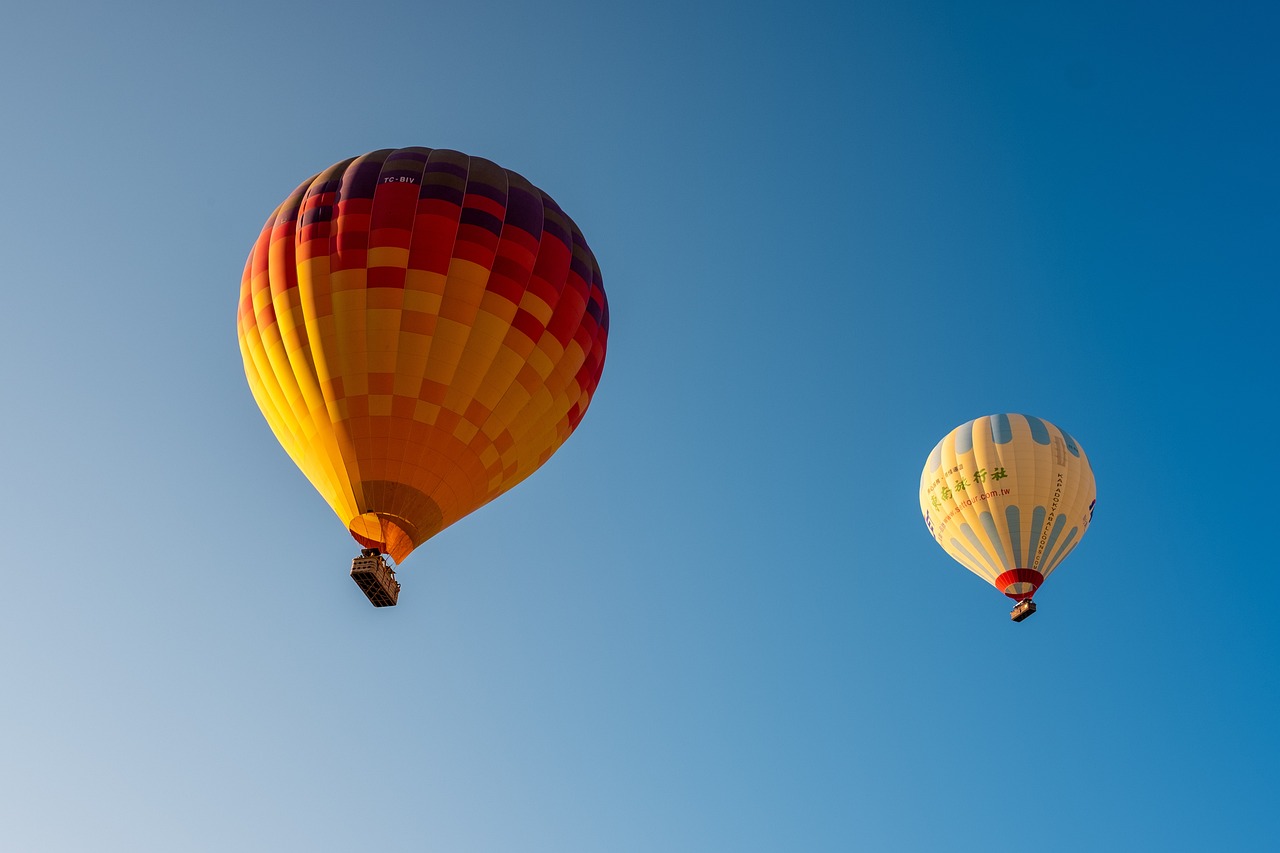 hot-air-balloons-4561263_1280.jpg