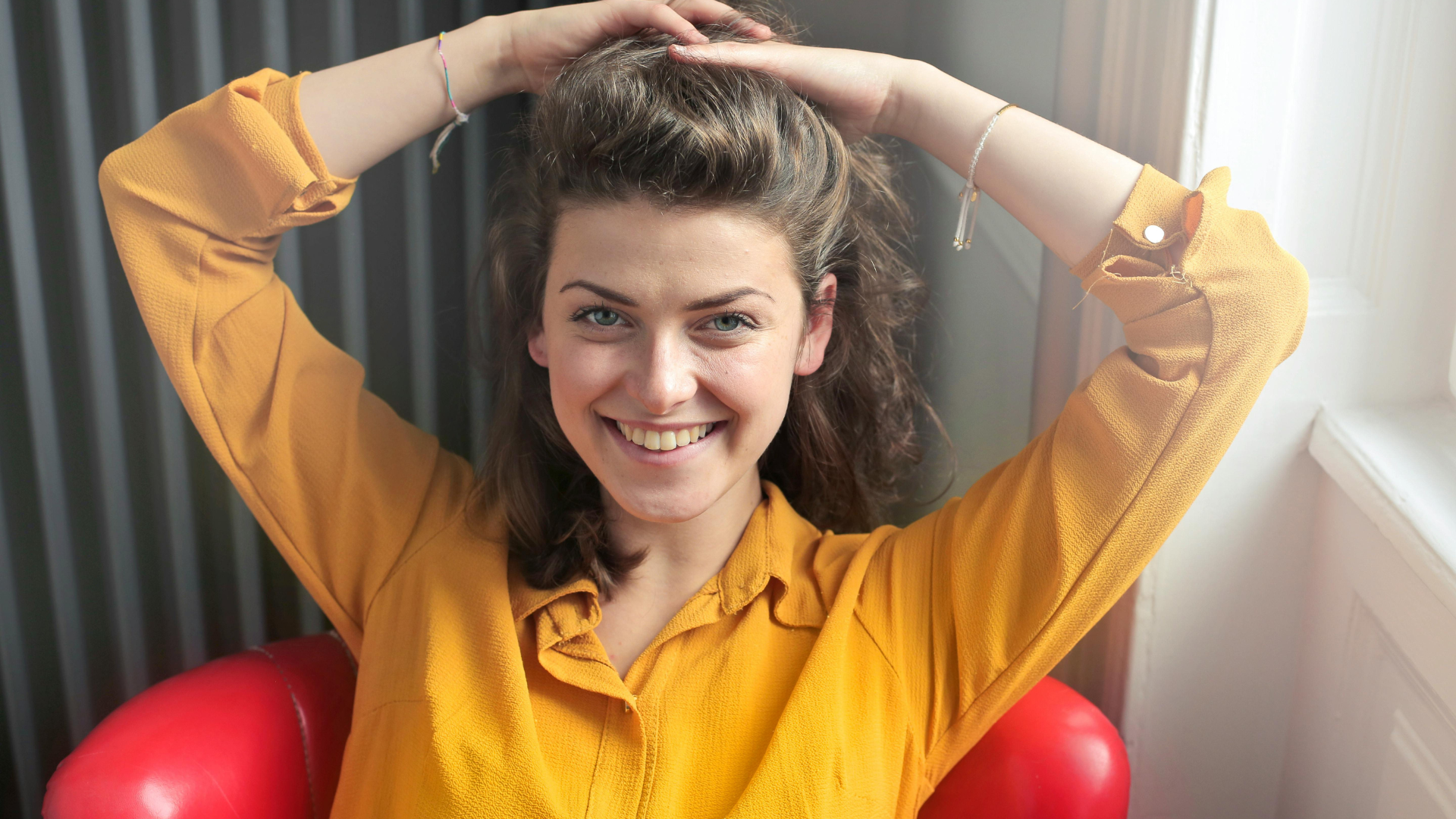 Woman-Thumb-Happy