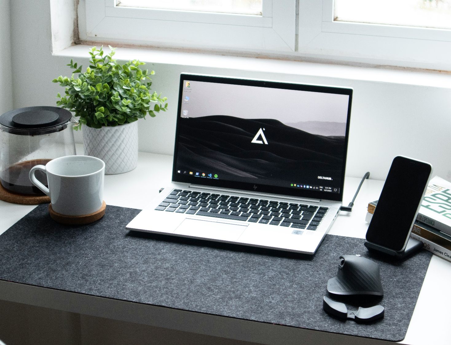 10 Desk Accessories That Boost Your Productivity & 10 That Just Add Clutter - TheZenParent